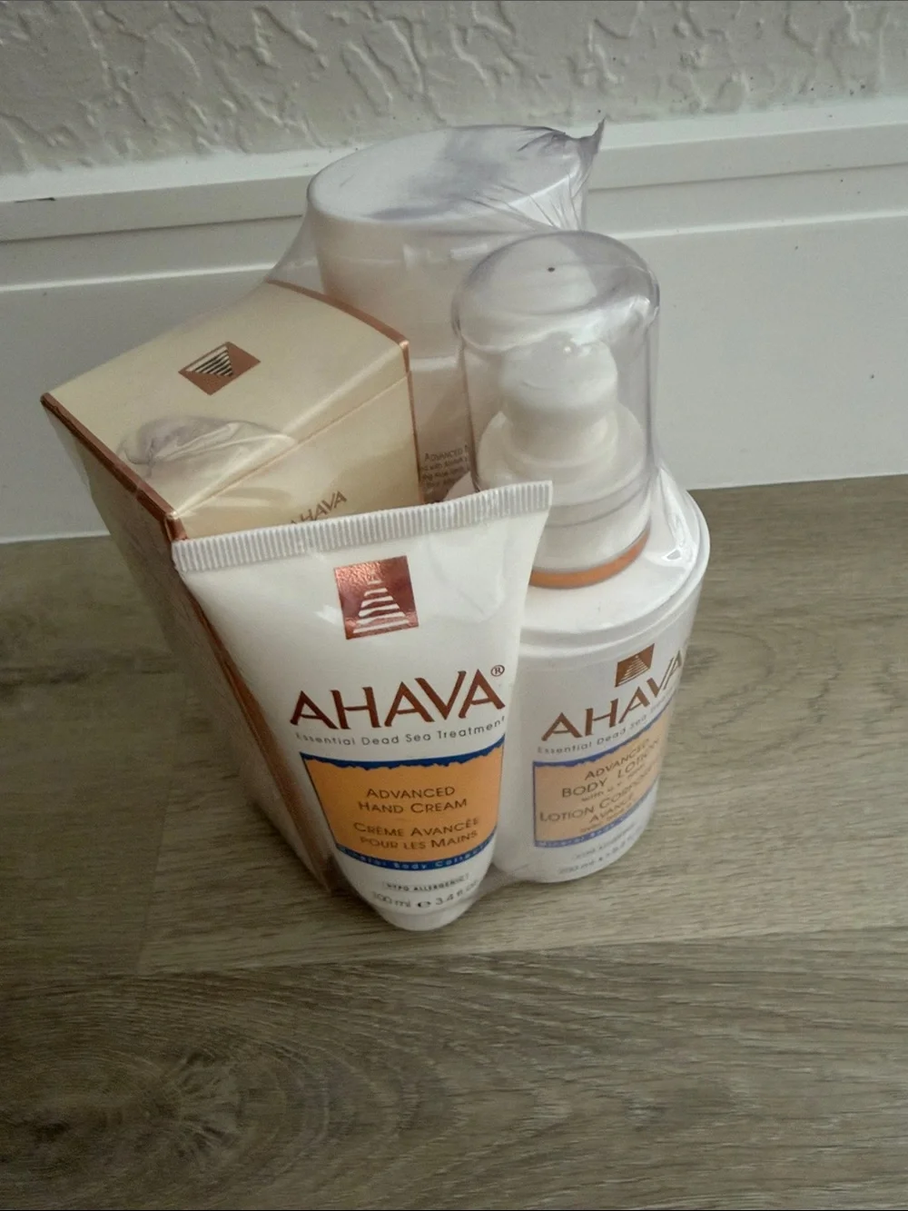 4 AHAVA Women’s Moisturizer Set Cream Packaging